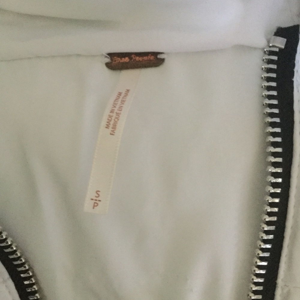 Woman’s coat - Picture 2 of 2